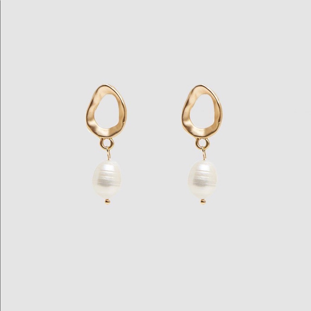 Genia gold and pearl drop earrings by Farrow - Picture 1 of 8